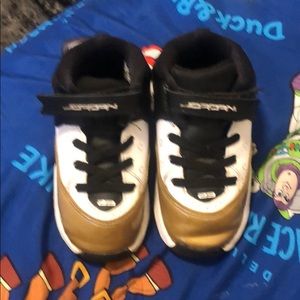 Kids Jordan’s b’loyal size 8c